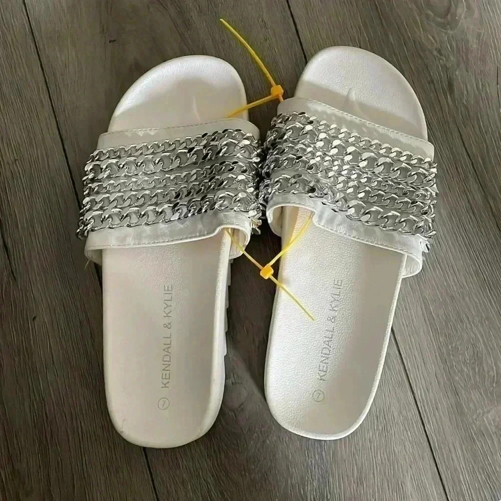Kendall & Kylie chain slippers